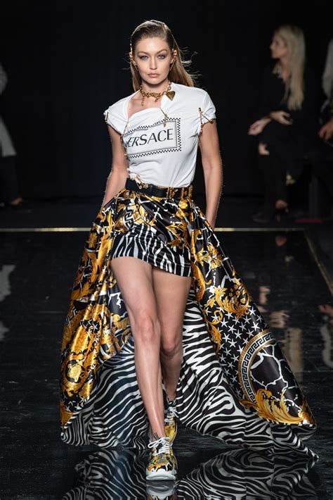 abiti versace donna 2021|Abiti da donna di Versace .